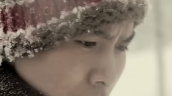 AI雪景照｜陳柏宇《你瞞我瞞》日本MV掀討論 被指走在潮流尖端：喺雪地行咗15年 