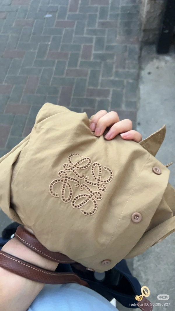 中古控必睇！$100買到名牌LOEWE裇衫外套？Hermès唔駛$500入手？