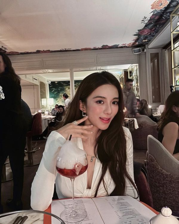 30歲陳星妤被指複製撞樣天王嫂方媛 入行前少女舊照曝光驚現真面目