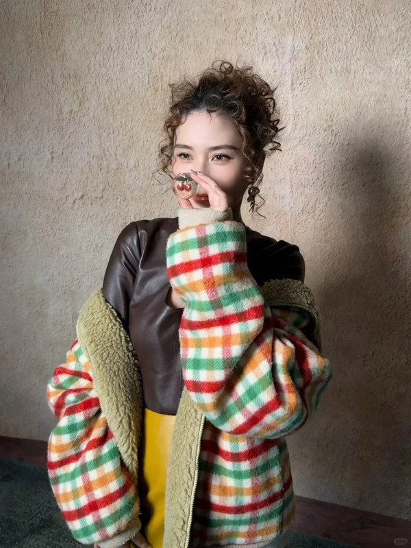 何超蓮電攣毛復古新造型生圖曝光 慘遭狠評時裝車禍：似90年代農村人