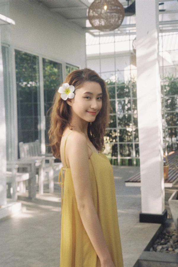 何超蓮電攣毛復古新造型生圖曝光 慘遭狠評時裝車禍：似90年代農村人