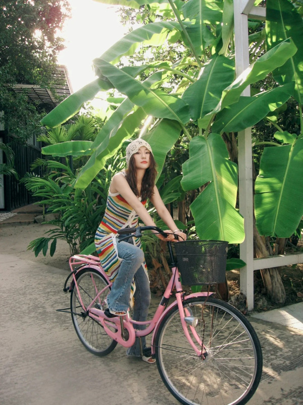 何超蓮電攣毛復古新造型生圖曝光 慘遭狠評時裝車禍：似90年代農村人