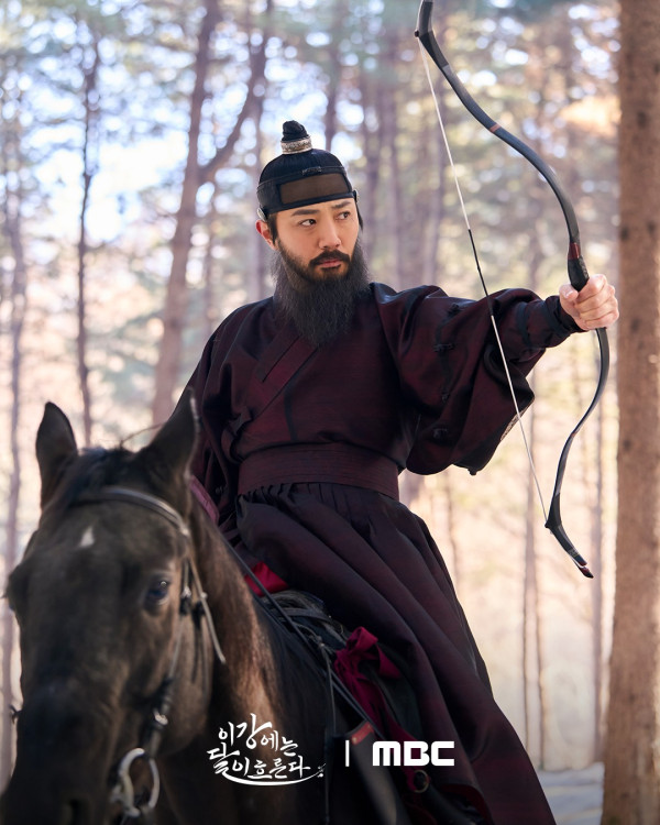 月亮在江邊流淌線上看|姜泰伍搭檔金世正演古裝版《秘密花圈》劇情5大看點!Viu與韓國同步更新