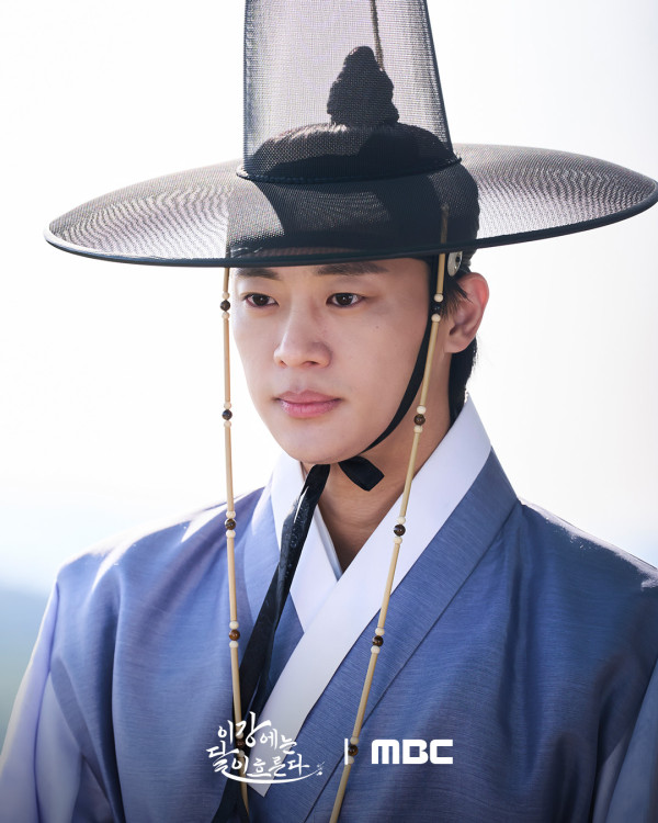 月亮在江邊流淌線上看|姜泰伍搭檔金世正演古裝版《秘密花圈》劇情5大看點!Viu與韓國同步更新