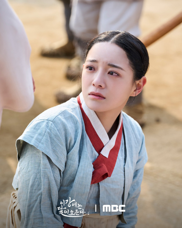 月亮在江邊流淌線上看|姜泰伍搭檔金世正演古裝版《秘密花圈》劇情5大看點!Viu與韓國同步更新