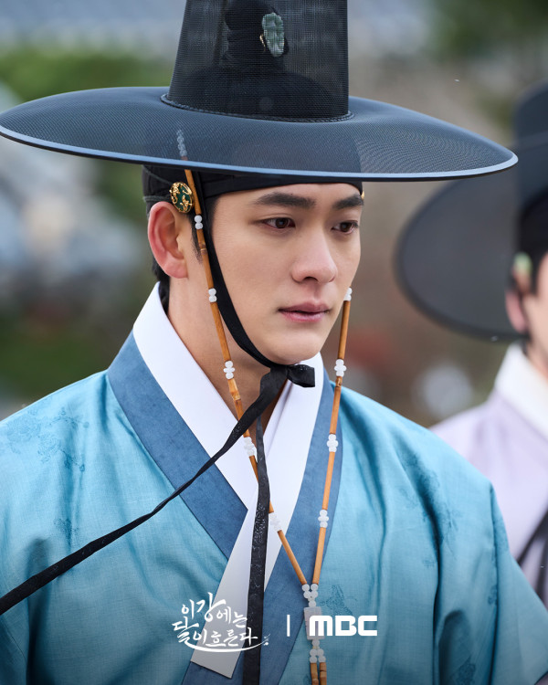 月亮在江邊流淌線上看|姜泰伍搭檔金世正演古裝版《秘密花圈》劇情5大看點!Viu與韓國同步更新