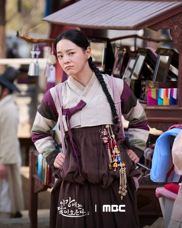 月亮在江邊流淌線上看|姜泰伍搭檔金世正演古裝版《秘密花圈》劇情5大看點!Viu與韓國同步更新