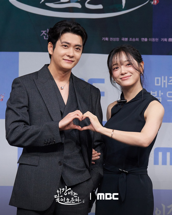 月亮在江邊流淌線上看|姜泰伍搭檔金世正演古裝版《秘密花圈》劇情5大看點!Viu與韓國同步更新