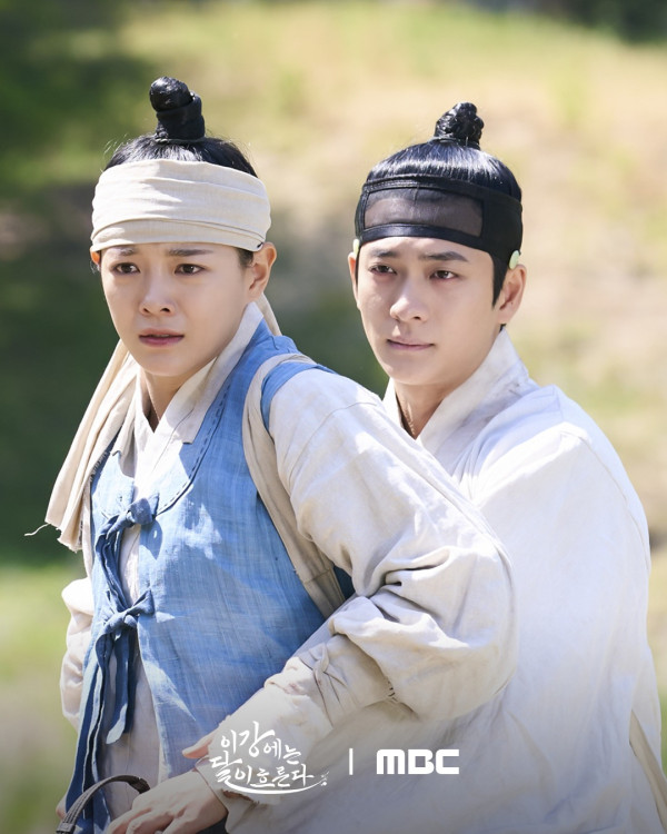 月亮在江邊流淌線上看|姜泰伍搭檔金世正演古裝版《秘密花圈》劇情5大看點!Viu與韓國同步更新