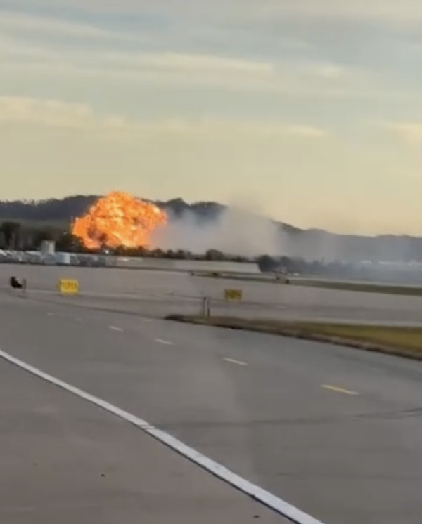 突發！貨機起飛僅升百呎失事墜毀 碎片遍佈火勢猛烈 乘客拍低意外一刻【有片】