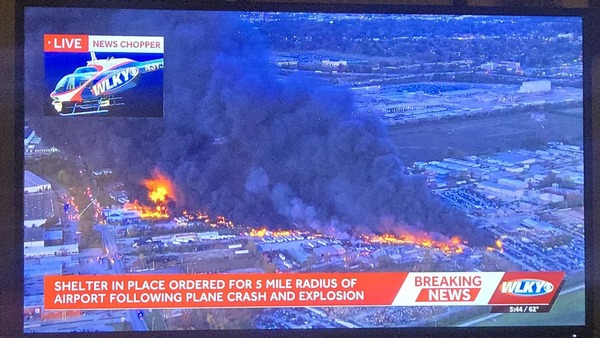 突發！貨機起飛僅升百呎失事墜毀 碎片遍佈火勢猛烈 乘客拍低意外一刻【有片】