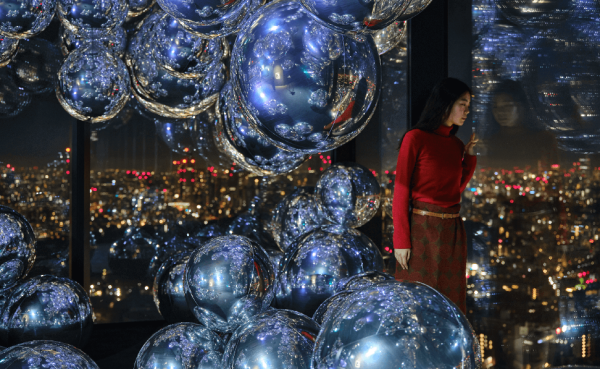 東京聖誕2025|SHIBUYA SKY冬季限定光影展!鏡面氣球聖誕樹、夢幻泡泡騷浪漫登場