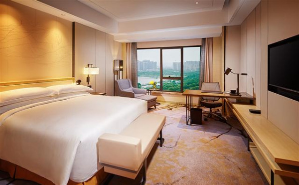 入住內地希爾頓半夜驚見半裸大漢 女子被嚇患PTSD！酒店疑有3點安全失誤 