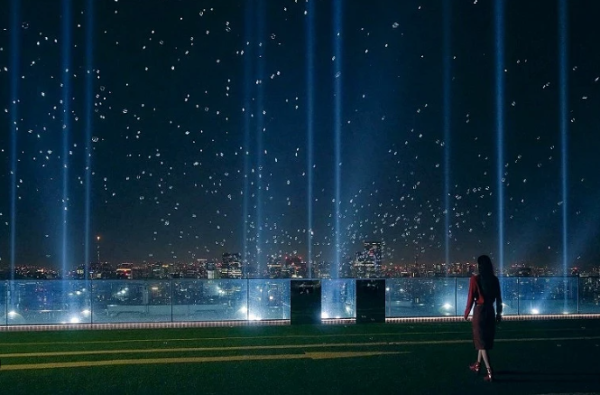 東京聖誕2025|SHIBUYA SKY冬季限定光影展!鏡面氣球聖誕樹、夢幻泡泡騷浪漫登場