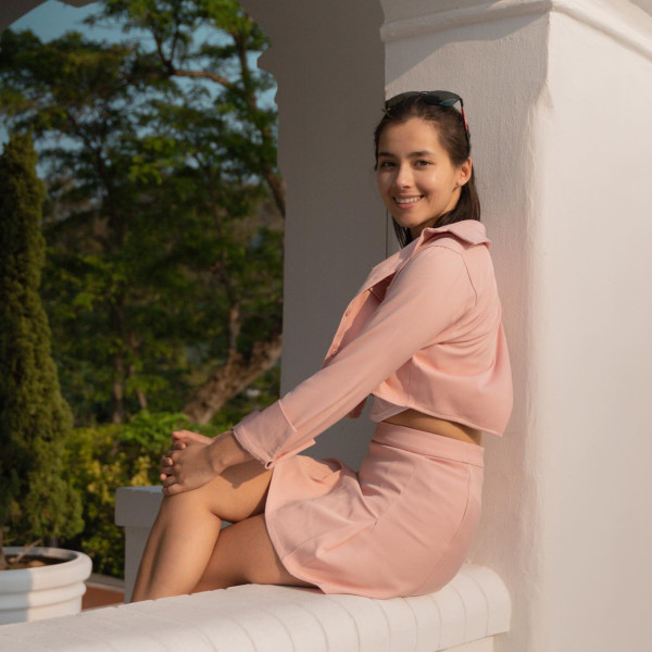 30歲雙料港姐冠軍突然宣佈離巢TVB！傳轉型從商做女強人仍留戀幕前