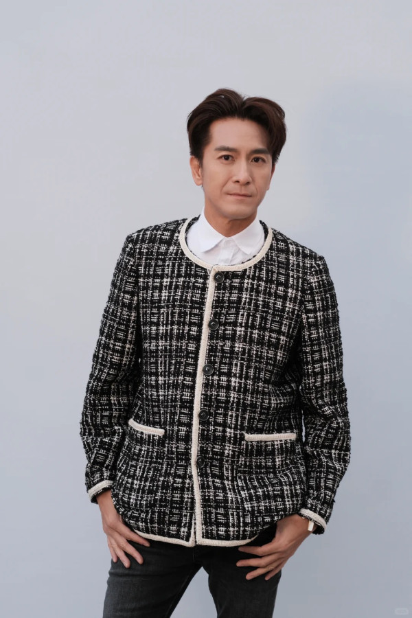 馬國明挑戰「奶奶風」造型一言難盡 網民恥笑借伯母件衫：唔適合呢啲look