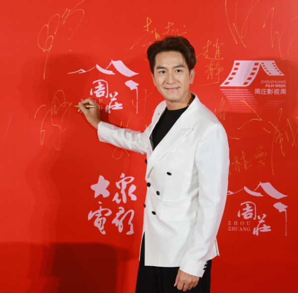 馬國明挑戰「奶奶風」造型一言難盡 網民恥笑借伯母件衫：唔適合呢啲look