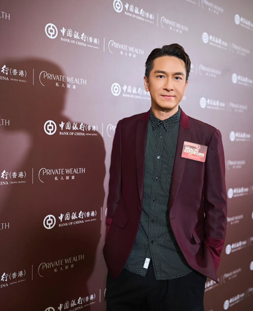 馬國明挑戰「奶奶風」造型一言難盡 網民恥笑借伯母件衫：唔適合呢啲look