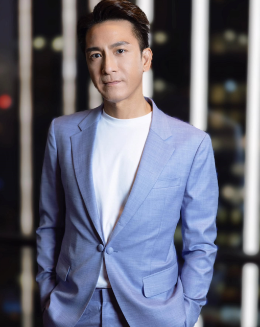 馬國明挑戰「奶奶風」造型一言難盡 網民恥笑借伯母件衫：唔適合呢啲look