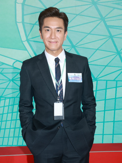 馬國明挑戰「奶奶風」造型一言難盡 網民恥笑借伯母件衫：唔適合呢啲look