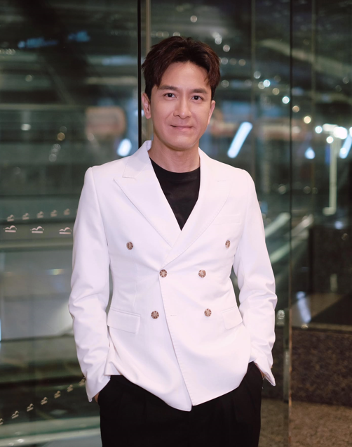 馬國明挑戰「奶奶風」造型一言難盡 網民恥笑借伯母件衫：唔適合呢啲look