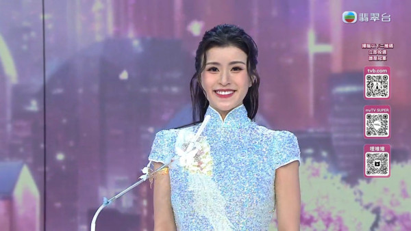 港姐冠軍晒碩士畢業照大方公開戀情 圈外男友正面靚仔樣曝光高大有型