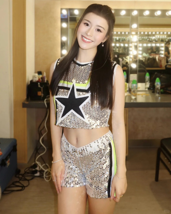 港姐冠軍晒碩士畢業照大方公開戀情 圈外男友正面靚仔樣曝光高大有型