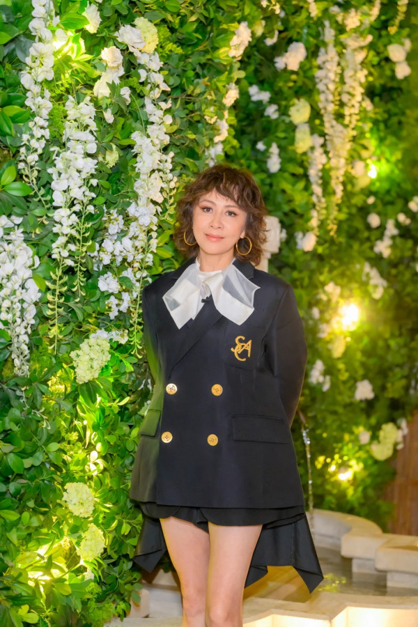 劉嘉玲爆拍戲曾遇麻煩男星阻收工令全場不滿 一線索身份呼之欲出惹瘋狂猜測