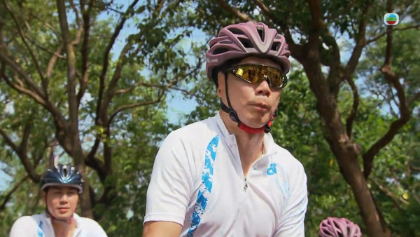 愛回家丨崔錦棠三項鐵人個人排名曾位列亞洲第七 56歲仍積極參與運動比賽勇奪佳績