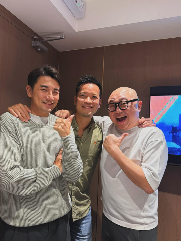 胡定欣夫婦飯局報答兩位媒人「大功臣」　世紀合照一細節再惹懷孕傳聞？