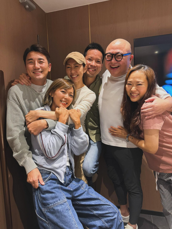 胡定欣夫婦飯局報答兩位媒人「大功臣」　世紀合照一細節再惹懷孕傳聞？