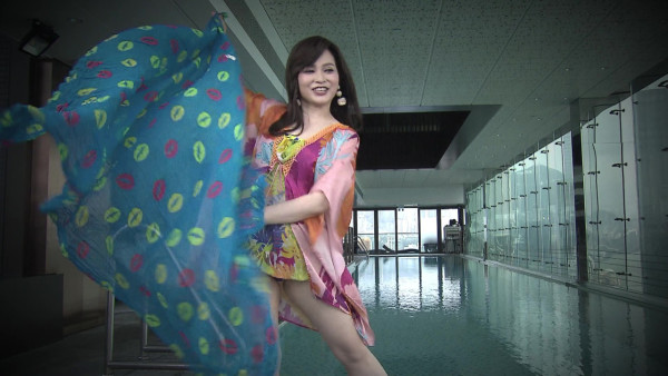 愛回家丨54歲樊亦敏時隔34年再著泳裝出鏡 對比1991年狀態超震撼無遮無掩