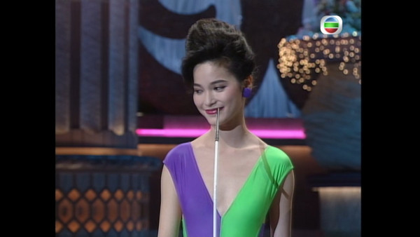 愛回家丨54歲樊亦敏時隔34年再著泳裝出鏡 對比1991年狀態超震撼無遮無掩