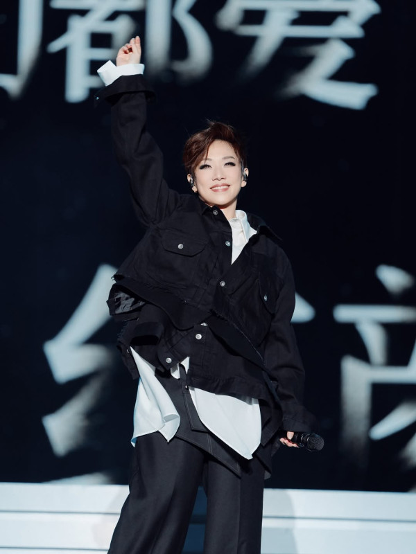 屬馬明星（圖片來源︰IG@sandy_lam_official）