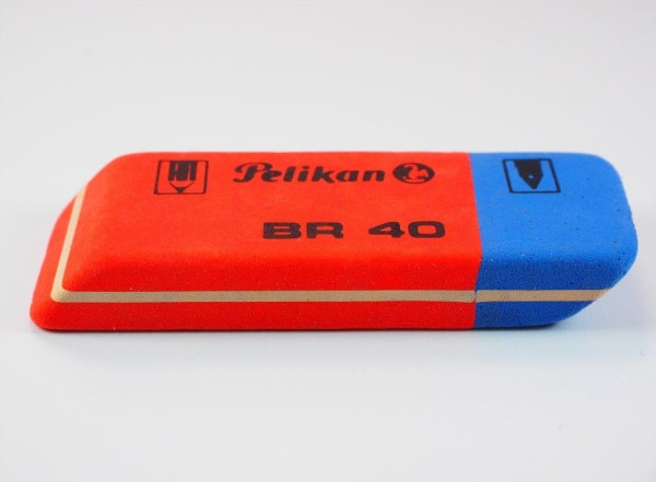 沙膠用錯幾十年！90後呻「擦原子筆必爛紙」揭1個真正用法：藍色一邊唔係咁用！