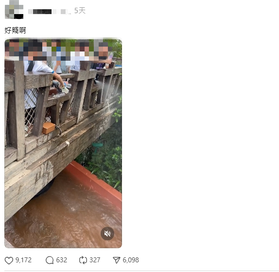 東張西望|海洋公園激流船變「潑水戰場」學生倒水落船惹眾怒!事主鬧爆:好嬲!學校急道歉