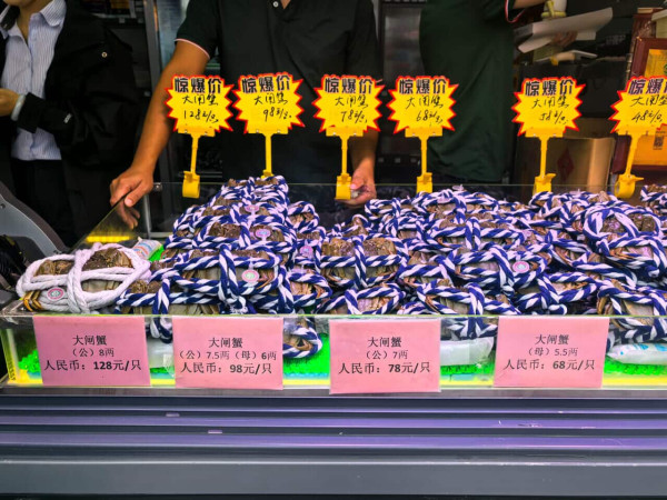 港人北上買大閘蟹慘被呃秤!? 5.5両大閘蟹超粗布繩已佔近2両／買大閘蟹3招防呃秤