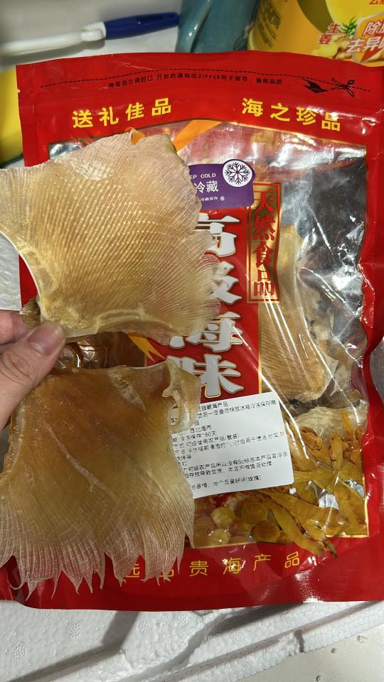 港人實測拼多多買海味 晒手掌大魚翅讚超抵！網民反應兩極 反駁：大陸人都落嚟香港掃貨
