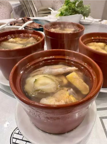 羊腩煲/雞煲120分鐘放題每位$111起！每人送2隻大閘蟹+養生燉湯+無限追加糯米飯！