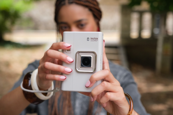 FUJIFILM Instax 全新混合式即影即有相機！集雙鏡頭+聲音錄製+印相功能