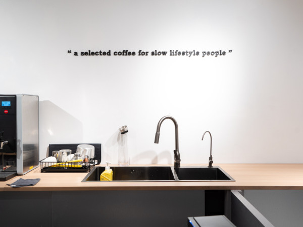 Esprit銅鑼灣旗艦店全新開幕!4400呎藝術時尚空間 設Slow Coffee Club咖啡店