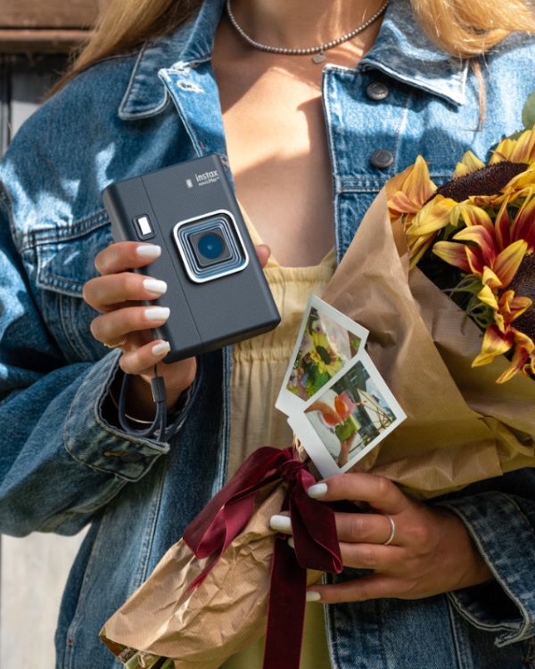 FUJIFILM Instax 全新混合式即影即有相機！集雙鏡頭+聲音錄製+印相功能