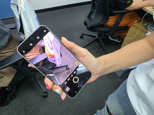 vivo X300 開箱實測 2 億蔡司「街拍神器」實戰！它如何打破旗艦「大機定律」？