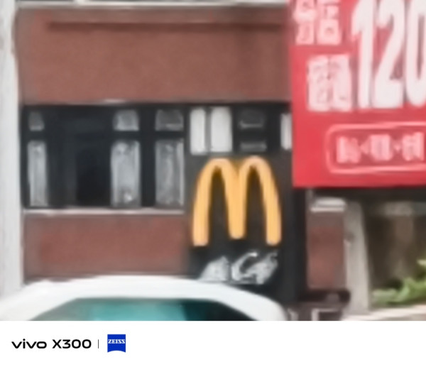 vivo X300 開箱實測 2 億蔡司「街拍神器」實戰！它如何打破旗艦「大機定律」？