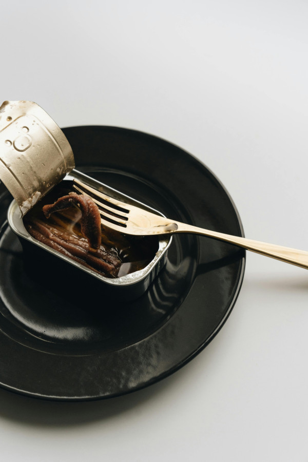 罐頭食唔晒直接放雪櫃?專家警告「超錯」 嚴重恐致食物中毒!日媒教一招安全保存法