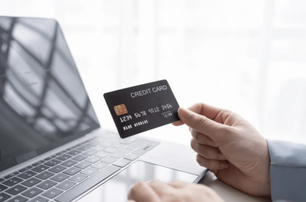 公共USB充電隨時中伏！暗藏木馬陷阱專偷銀行資料 即睇4招自保防方法