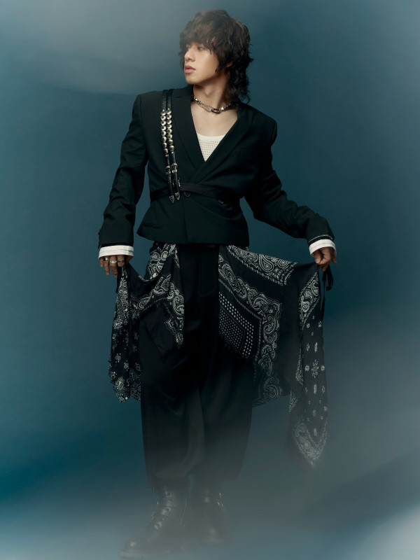 Mike曾比特32歲生日宣布正式加盟英皇 晒六嚿腹肌苦練成果震撼曝光