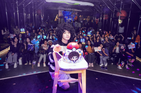 Mike曾比特32歲生日宣布正式加盟英皇 晒六嚿腹肌苦練成果震撼曝光