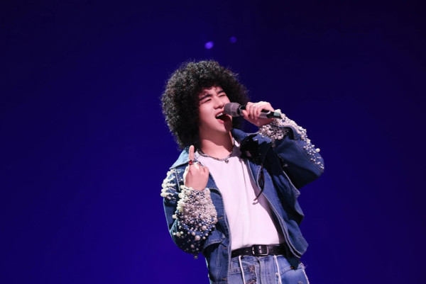 Mike曾比特32歲生日宣布正式加盟英皇 晒六嚿腹肌苦練成果震撼曝光