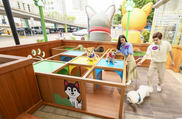 東九龍首個商場寵物公園!Mikiki「Pets Park」逾5,000呎戶外玩樂空間 8大設施/巨型法鬥柴犬打卡